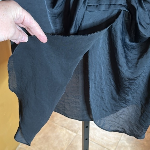 Simply Vera Vera Wang Black Sleeveless Tulip Bottom Blouse Size Large - Picture 4 of 5